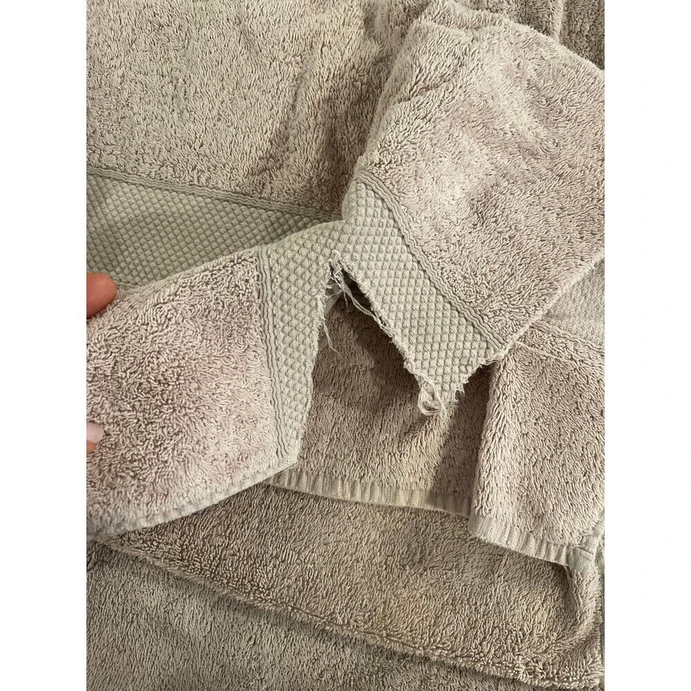 8 bath towels , 2 Hand and 3 washcloths